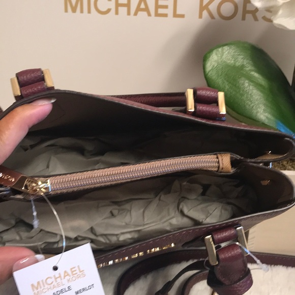 💯new Michael Kors MD Messenger/Slim wallet 💯 - Picture 7 of 8
